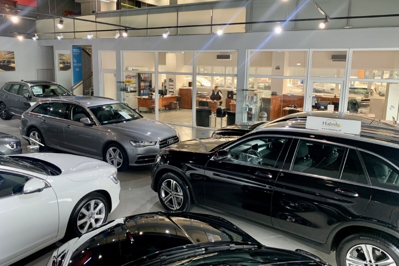 salon z samochodami